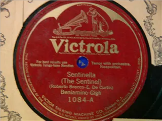 small_victrola 1084 a.webp